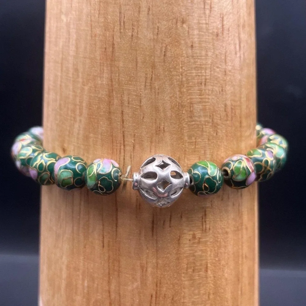 The Unbranded Brand this bracelet